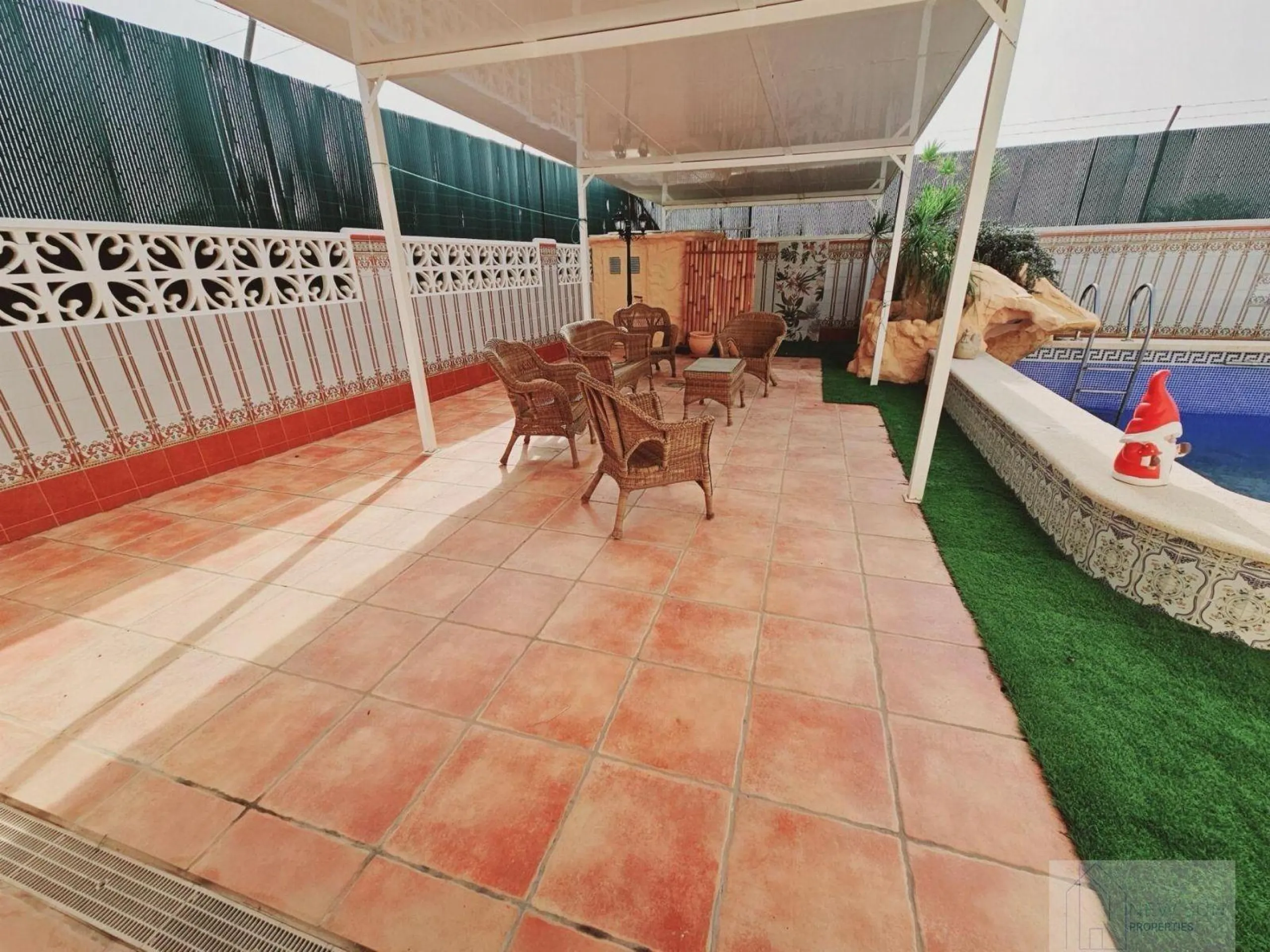 VILLA EN LA SIESTA CON 800 METROS DE PARCELA. 5 DORM. 4 BAÑOS. PISCINA PRIVADA. 330 M2 DE CASA.