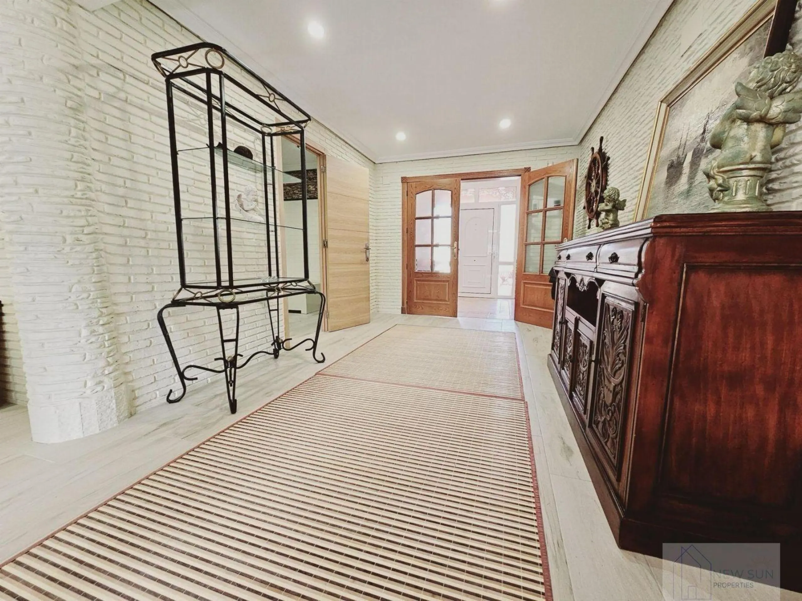VILLA EN LA SIESTA CON 800 METROS DE PARCELA. 5 DORM. 4 BAÑOS. PISCINA PRIVADA. 330 M2 DE CASA.