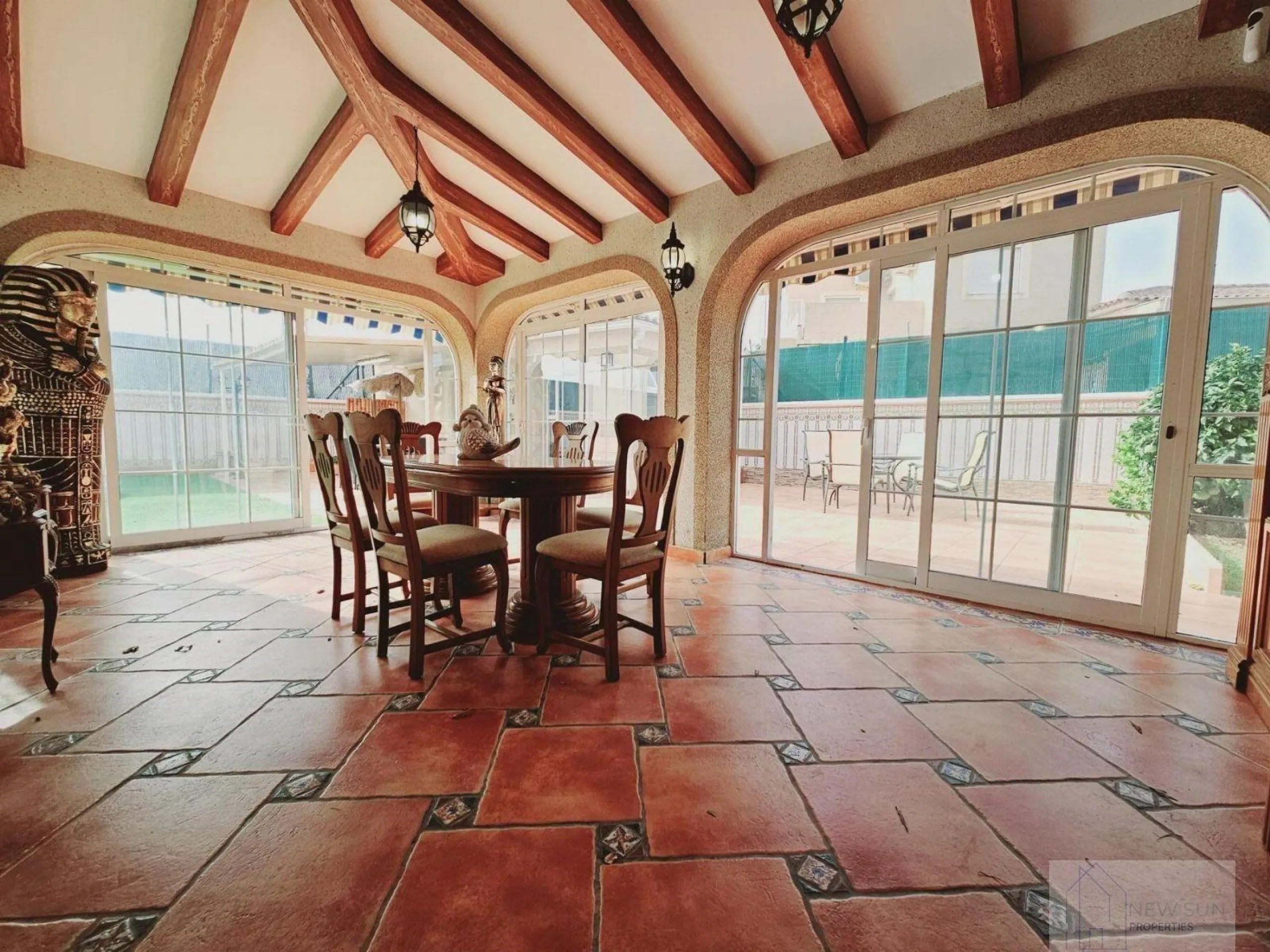 VILLA EN LA SIESTA CON 800 METROS DE PARCELA. 5 DORM. 4 BAÑOS. PISCINA PRIVADA. 330 M2 DE CASA.