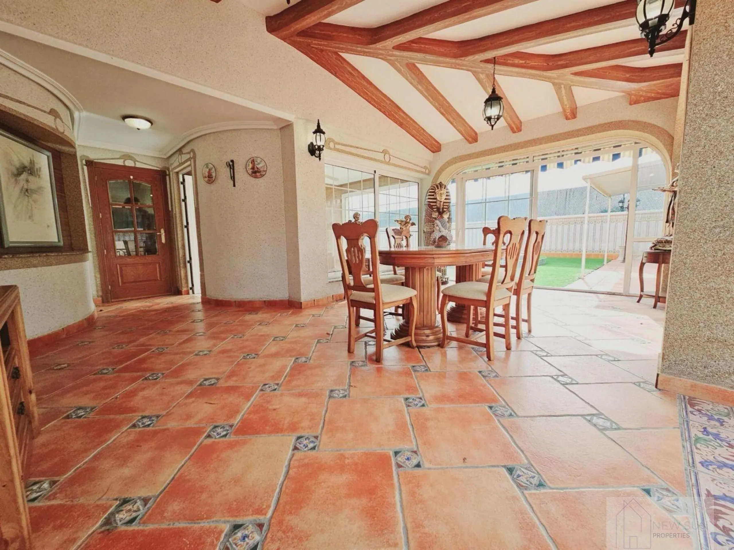 VILLA EN LA SIESTA CON 800 METROS DE PARCELA. 5 DORM. 4 BAÑOS. PISCINA PRIVADA. 330 M2 DE CASA.