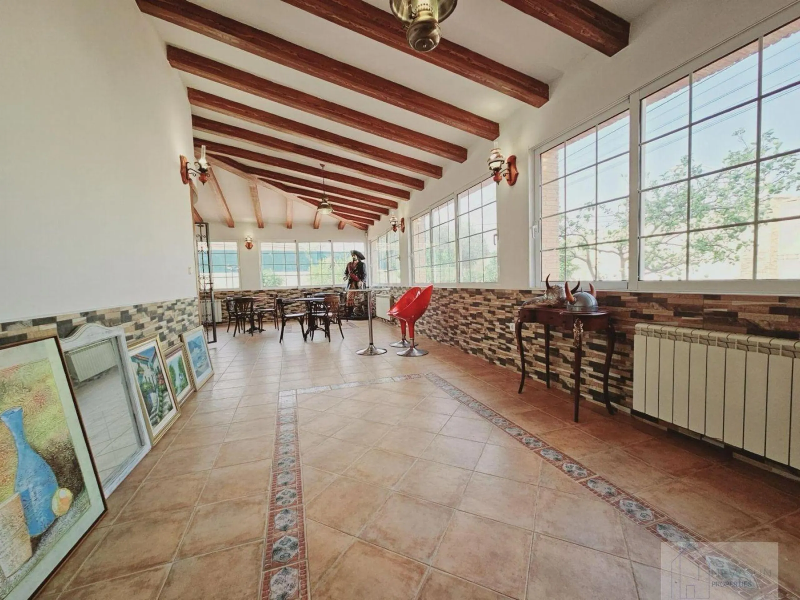 VILLA EN LA SIESTA CON 800 METROS DE PARCELA. 5 DORM. 4 BAÑOS. PISCINA PRIVADA. 330 M2 DE CASA.