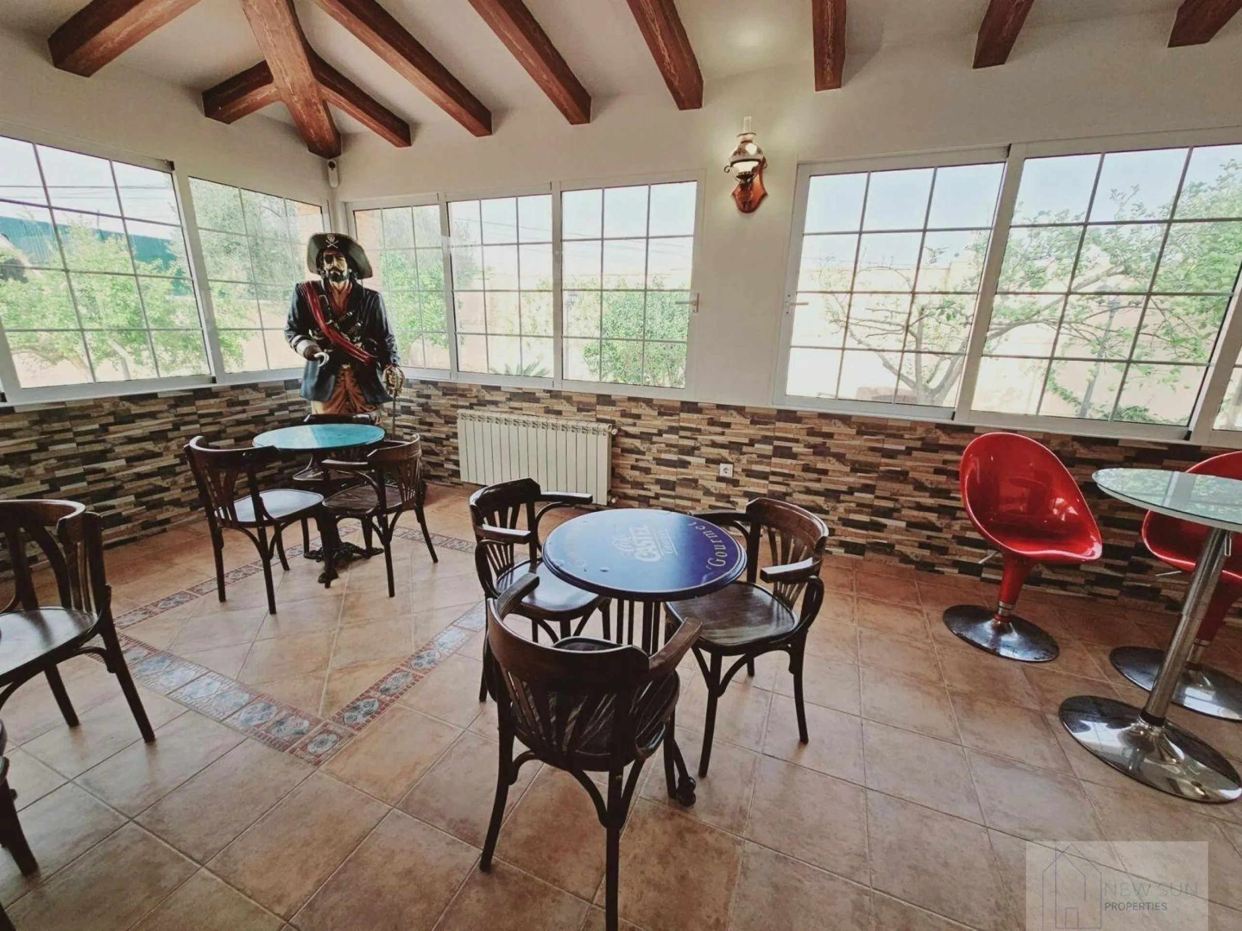 VILLA EN LA SIESTA CON 800 METROS DE PARCELA. 5 DORM. 4 BAÑOS. PISCINA PRIVADA. 330 M2 DE CASA.