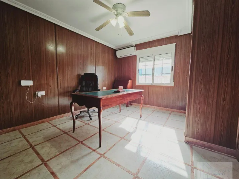 VILLA EN LA SIESTA CON 800 METROS DE PARCELA. 5 DORM. 4 BAÑOS. PISCINA PRIVADA. 330 M2 DE CASA.