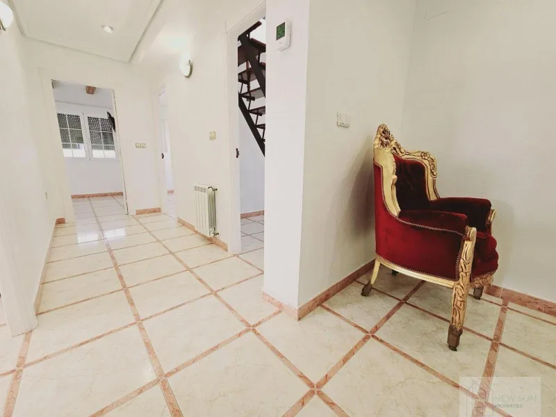 VILLA EN LA SIESTA CON 800 METROS DE PARCELA. 5 DORM. 4 BAÑOS. PISCINA PRIVADA. 330 M2 DE CASA.