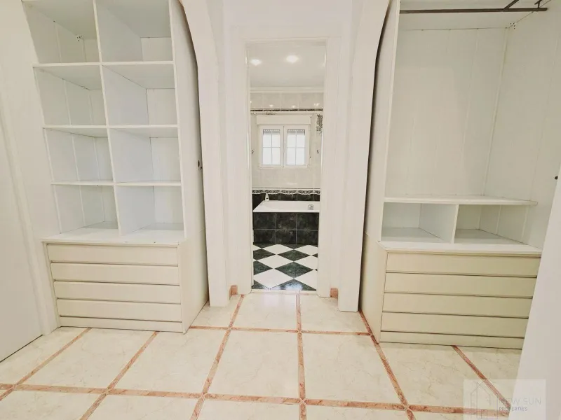 VILLA EN LA SIESTA CON 800 METROS DE PARCELA. 5 DORM. 4 BAÑOS. PISCINA PRIVADA. 330 M2 DE CASA.