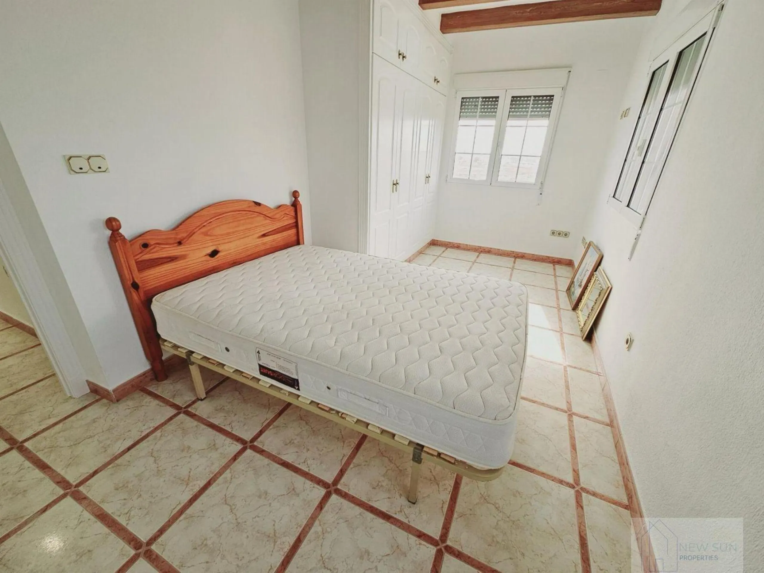 VILLA EN LA SIESTA CON 800 METROS DE PARCELA. 5 DORM. 4 BAÑOS. PISCINA PRIVADA. 330 M2 DE CASA.