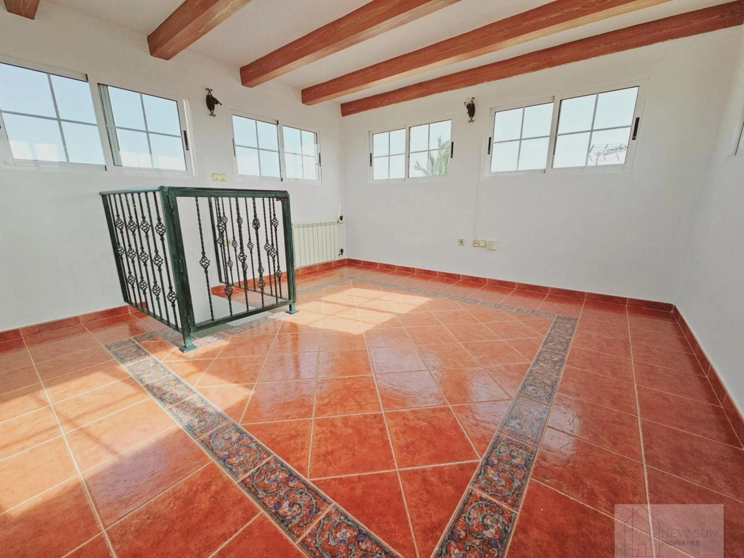 VILLA EN LA SIESTA CON 800 METROS DE PARCELA. 5 DORM. 4 BAÑOS. PISCINA PRIVADA. 330 M2 DE CASA.