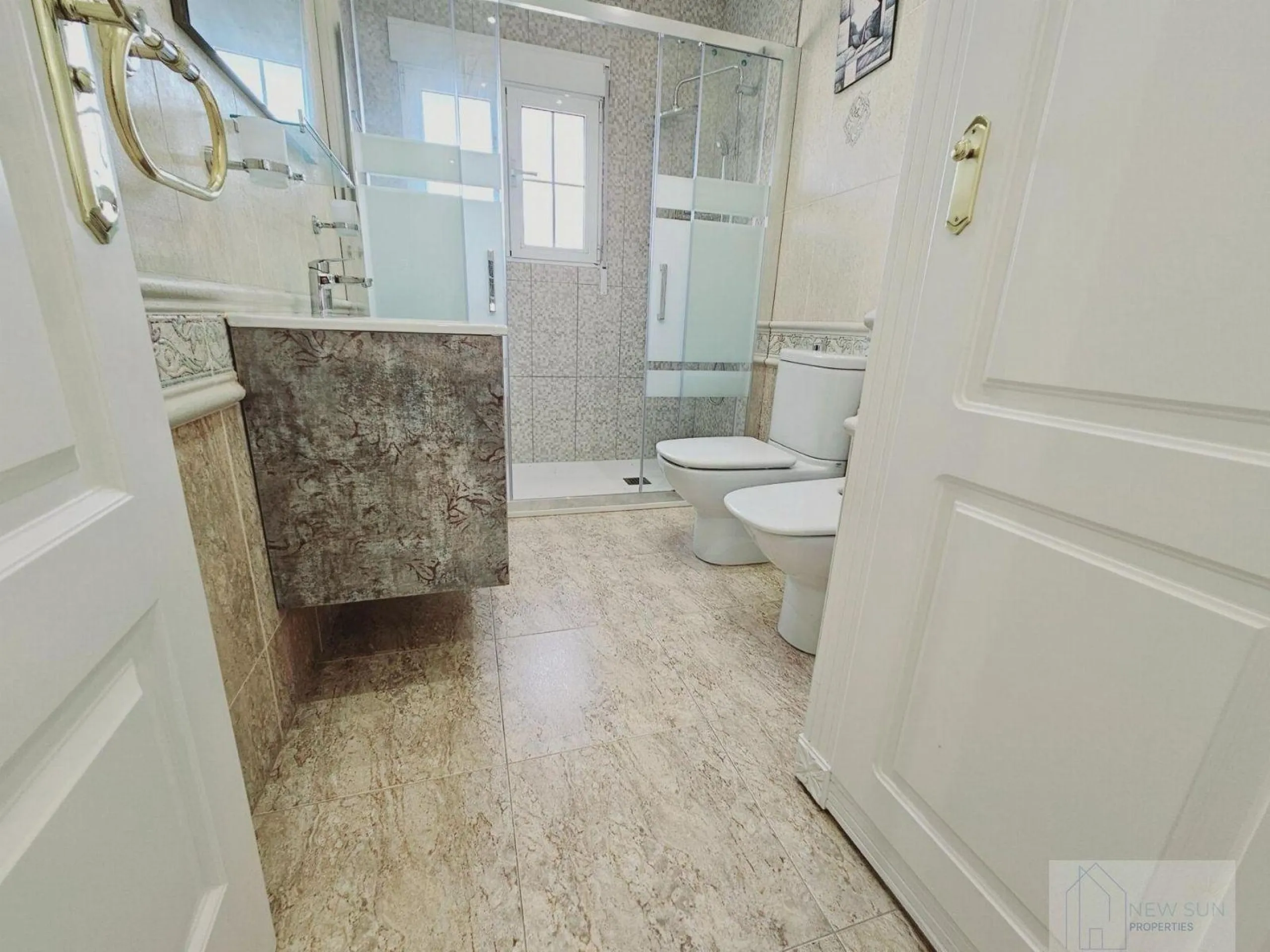 VILLA EN LA SIESTA CON 800 METROS DE PARCELA. 5 DORM. 4 BAÑOS. PISCINA PRIVADA. 330 M2 DE CASA.