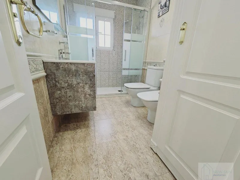 VILLA EN LA SIESTA CON 800 METROS DE PARCELA. 5 DORM. 4 BAÑOS. PISCINA PRIVADA. 330 M2 DE CASA.