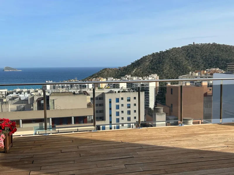 Lujoso Ático en la Cala de Finestrat: Tu Sueño Frente al Mediterráneo 🌴