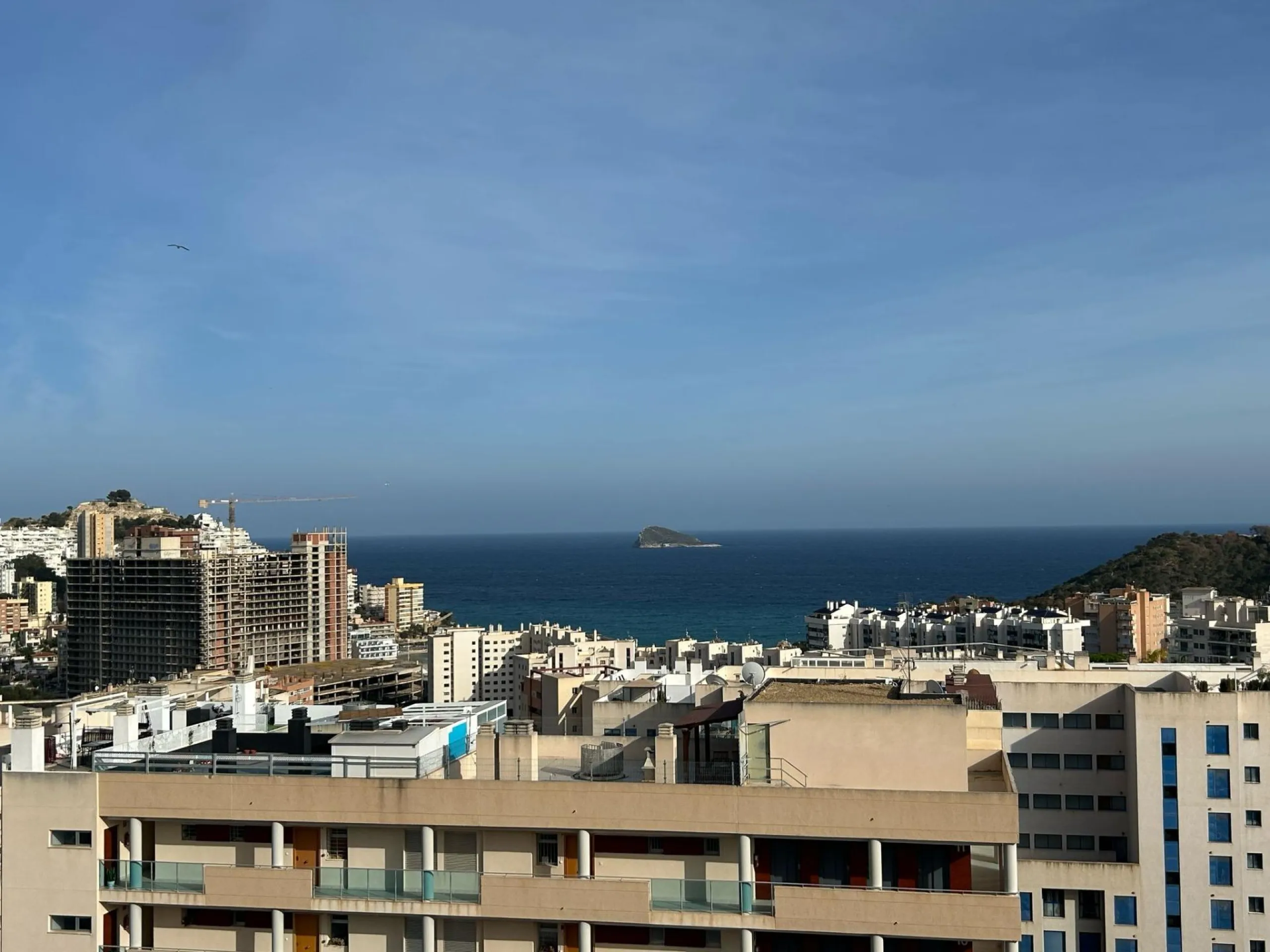 Lujoso Ático en la Cala de Finestrat: Tu Sueño Frente al Mediterráneo 🌴