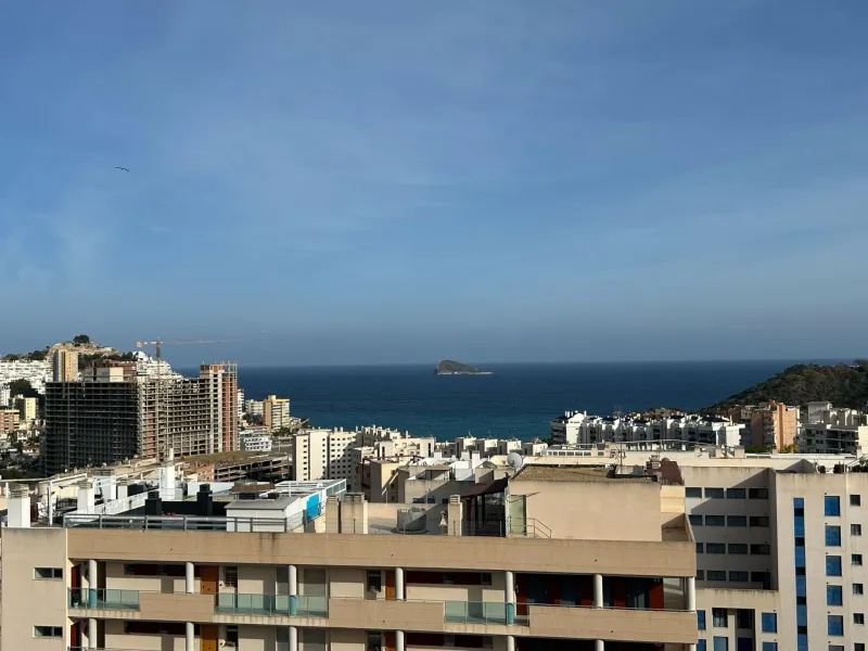 Lujoso Ático en la Cala de Finestrat: Tu Sueño Frente al Mediterráneo 🌴