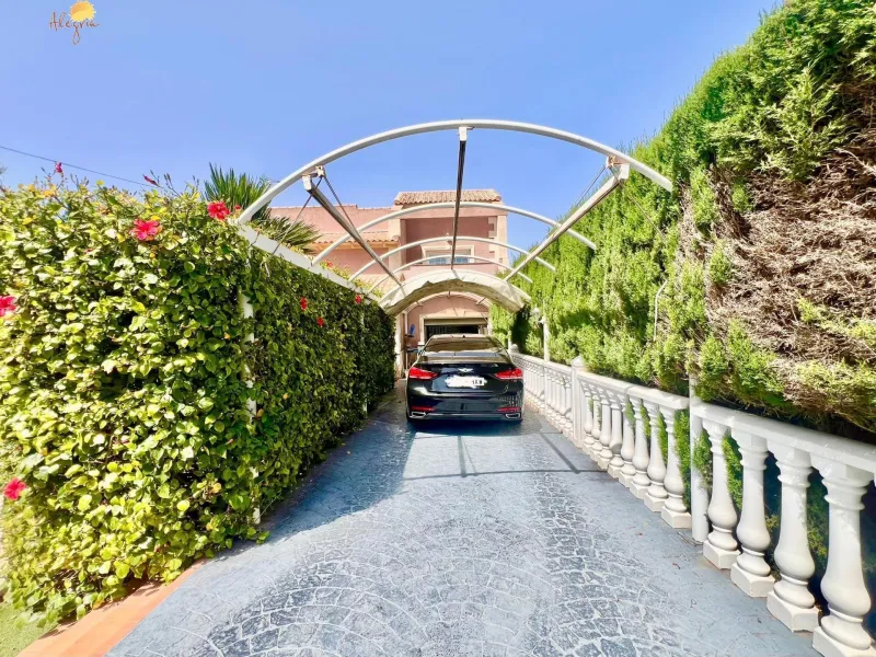LUXURY AND LIGHT IN LOS BALCONES: YOUR VILLA WITH PRIVATE POOL AND HIGH POTENTIAL
