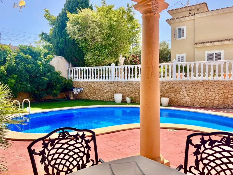 LUXURY AND LIGHT IN LOS BALCONES: YOUR VILLA WITH PRIVATE POOL AND HIGH POTENTIAL