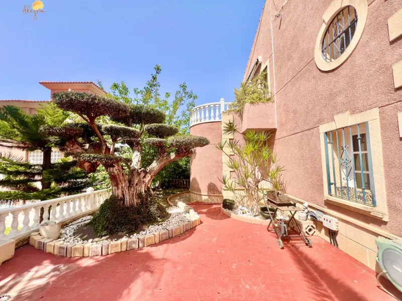 LUXURY AND LIGHT IN LOS BALCONES: YOUR VILLA WITH PRIVATE POOL AND HIGH POTENTIAL