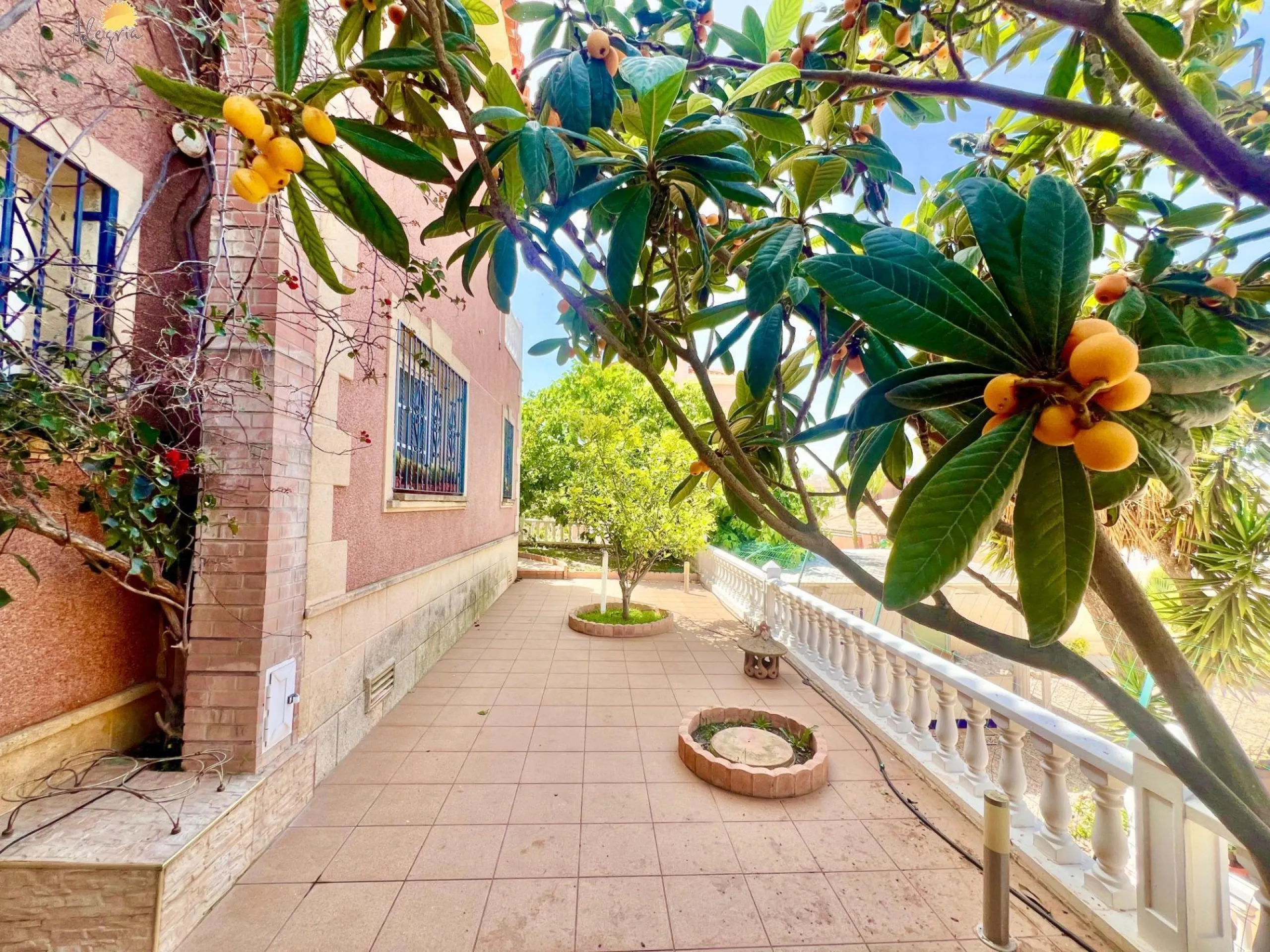 LUXURY AND LIGHT IN LOS BALCONES: YOUR VILLA WITH PRIVATE POOL AND HIGH POTENTIAL