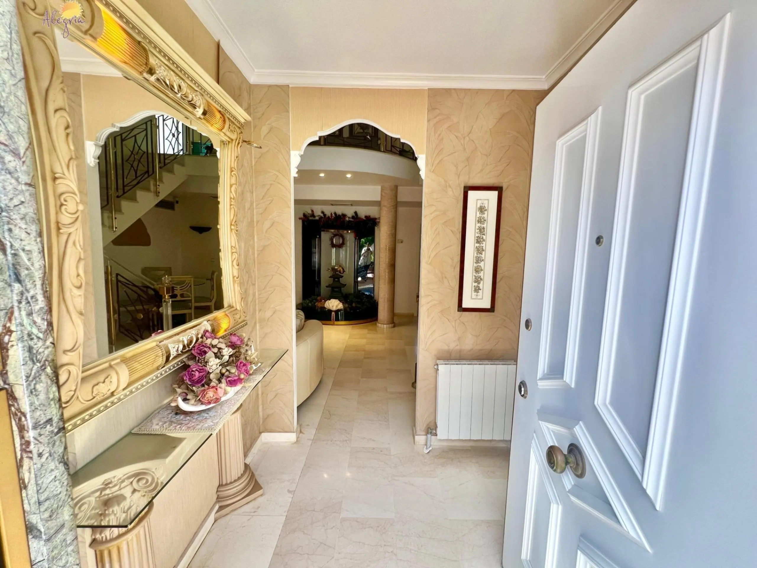 LUXURY AND LIGHT IN LOS BALCONES: YOUR VILLA WITH PRIVATE POOL AND HIGH POTENTIAL
