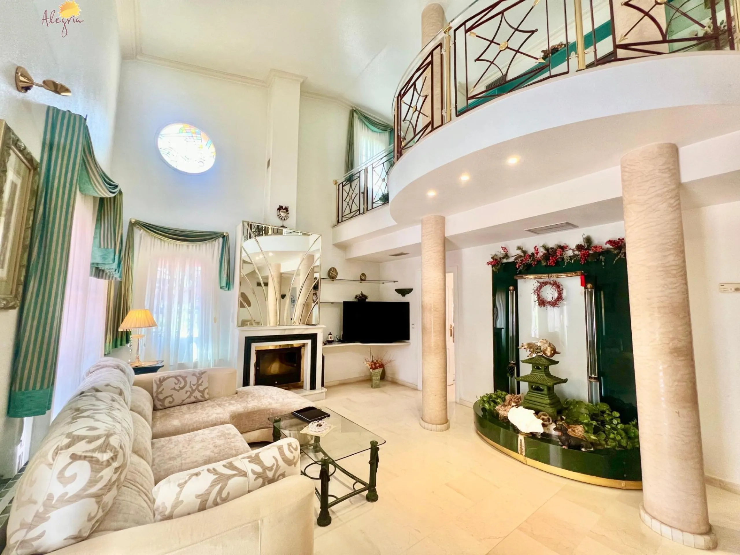 LUXURY AND LIGHT IN LOS BALCONES: YOUR VILLA WITH PRIVATE POOL AND HIGH POTENTIAL