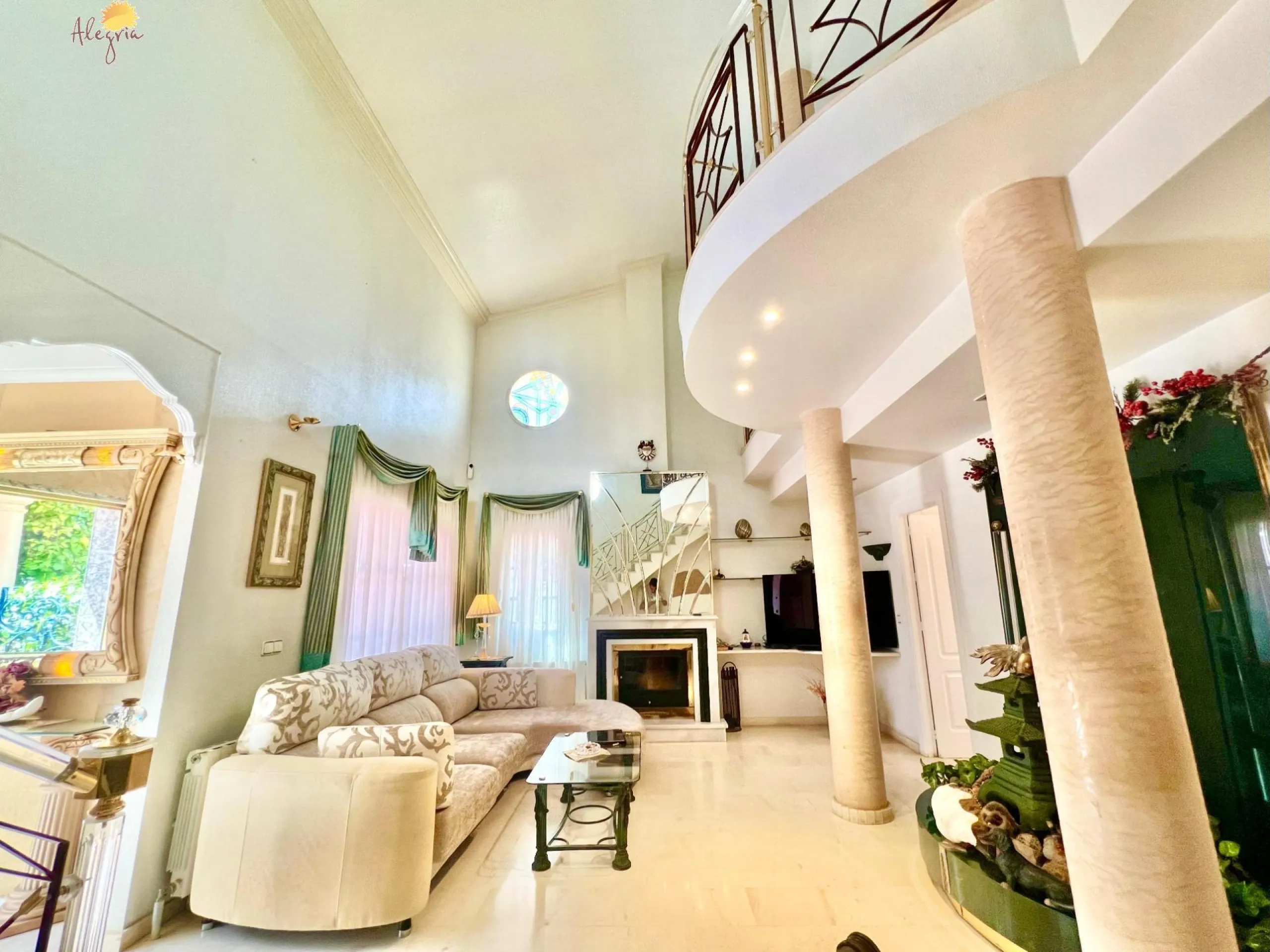 LUXURY AND LIGHT IN LOS BALCONES: YOUR VILLA WITH PRIVATE POOL AND HIGH POTENTIAL