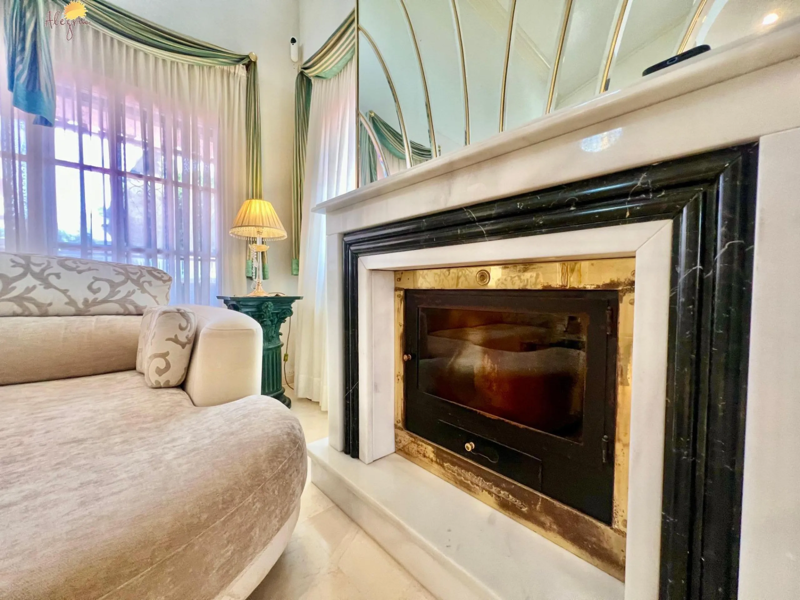 LUXURY AND LIGHT IN LOS BALCONES: YOUR VILLA WITH PRIVATE POOL AND HIGH POTENTIAL