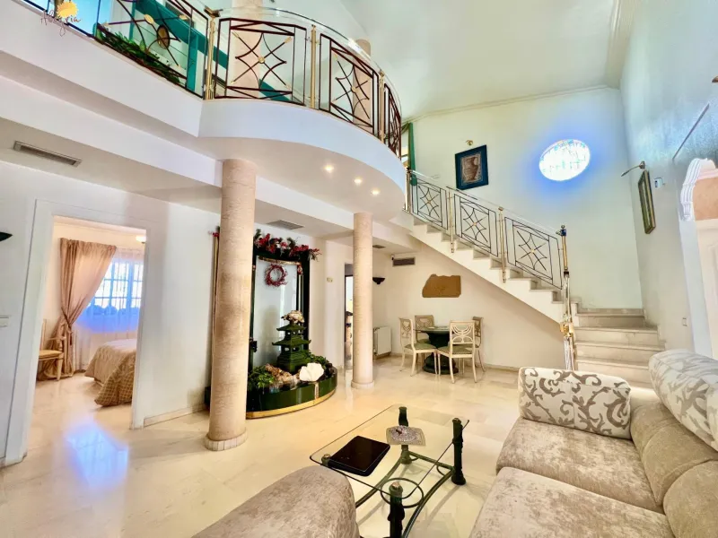 LUXURY AND LIGHT IN LOS BALCONES: YOUR VILLA WITH PRIVATE POOL AND HIGH POTENTIAL