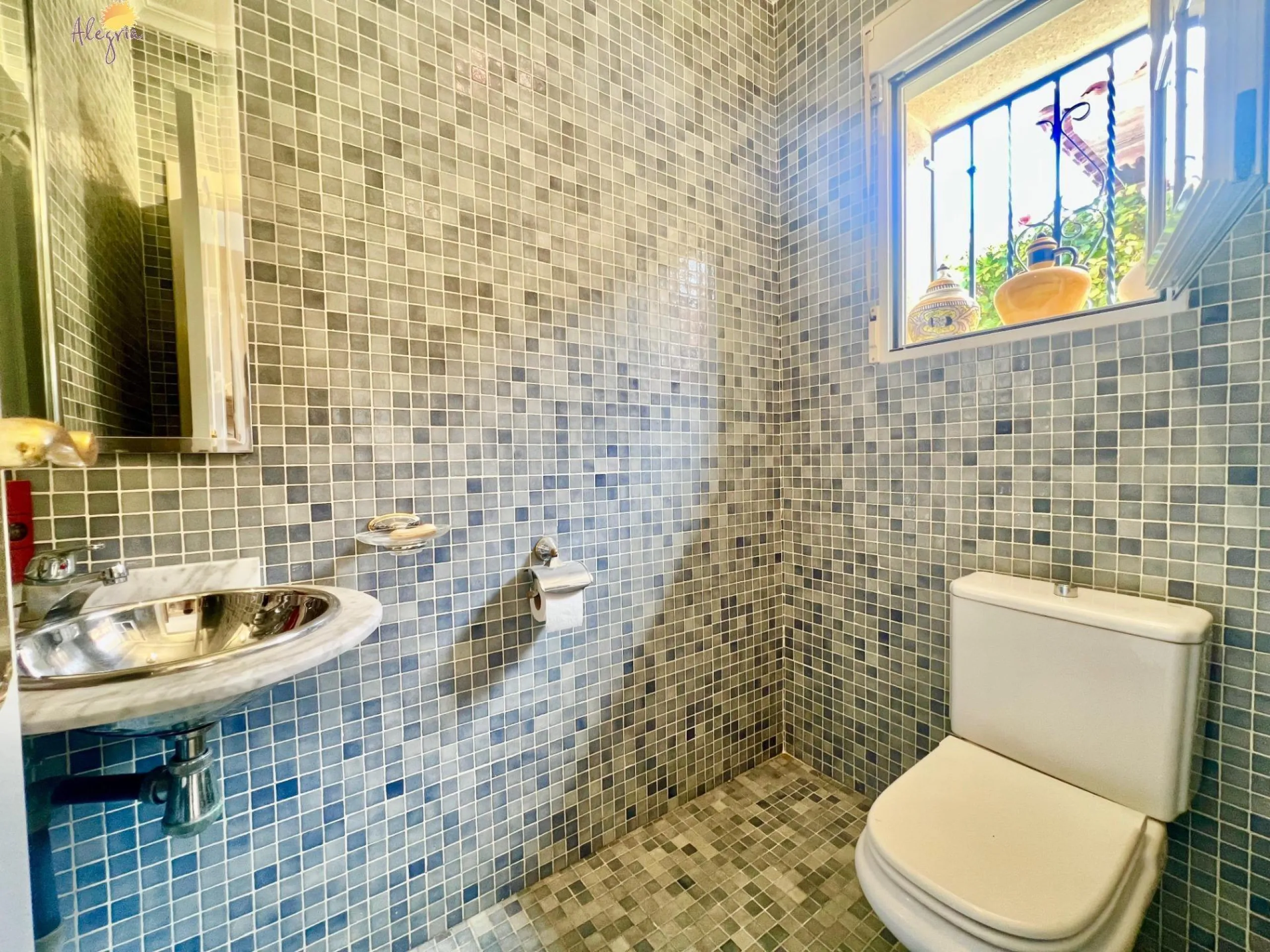 LUXURY AND LIGHT IN LOS BALCONES: YOUR VILLA WITH PRIVATE POOL AND HIGH POTENTIAL