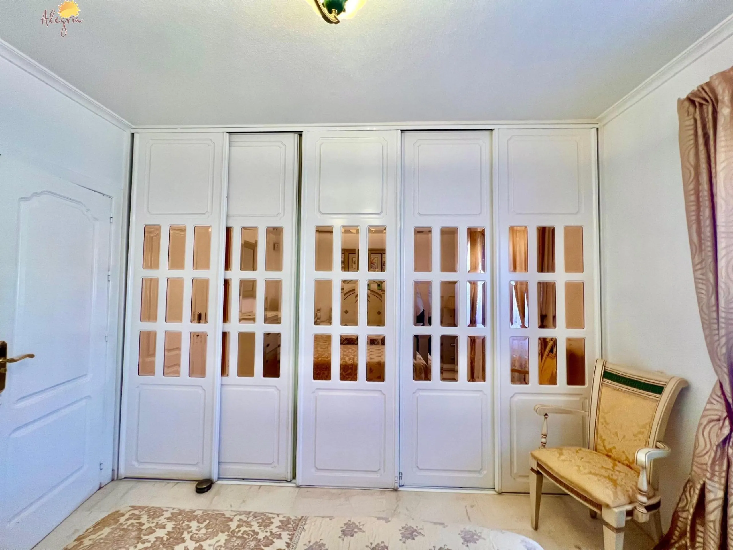 LUXURY AND LIGHT IN LOS BALCONES: YOUR VILLA WITH PRIVATE POOL AND HIGH POTENTIAL
