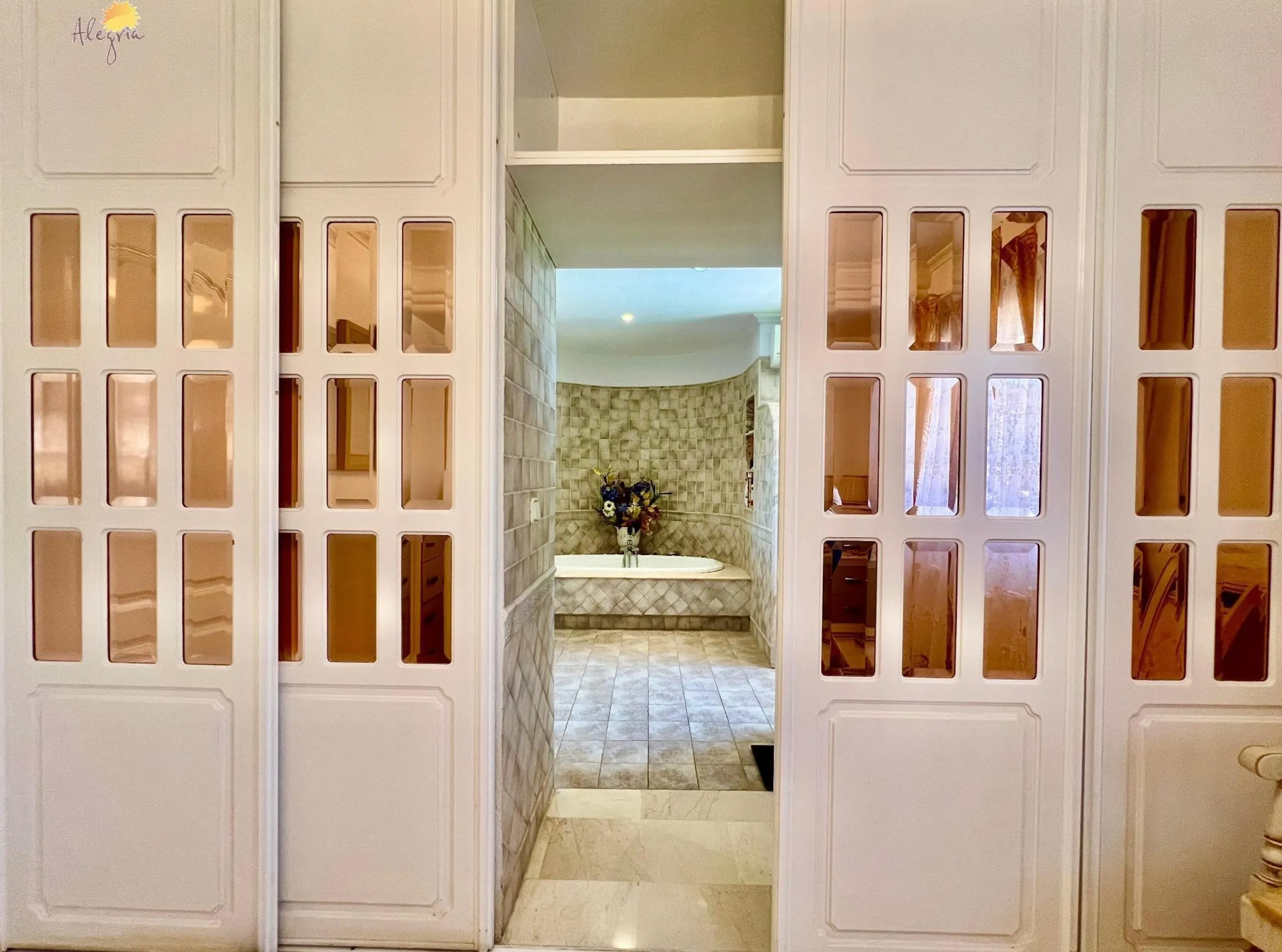 LUXURY AND LIGHT IN LOS BALCONES: YOUR VILLA WITH PRIVATE POOL AND HIGH POTENTIAL