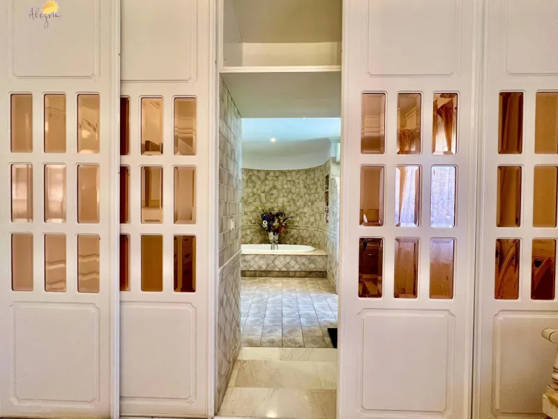 LUXURY AND LIGHT IN LOS BALCONES: YOUR VILLA WITH PRIVATE POOL AND HIGH POTENTIAL