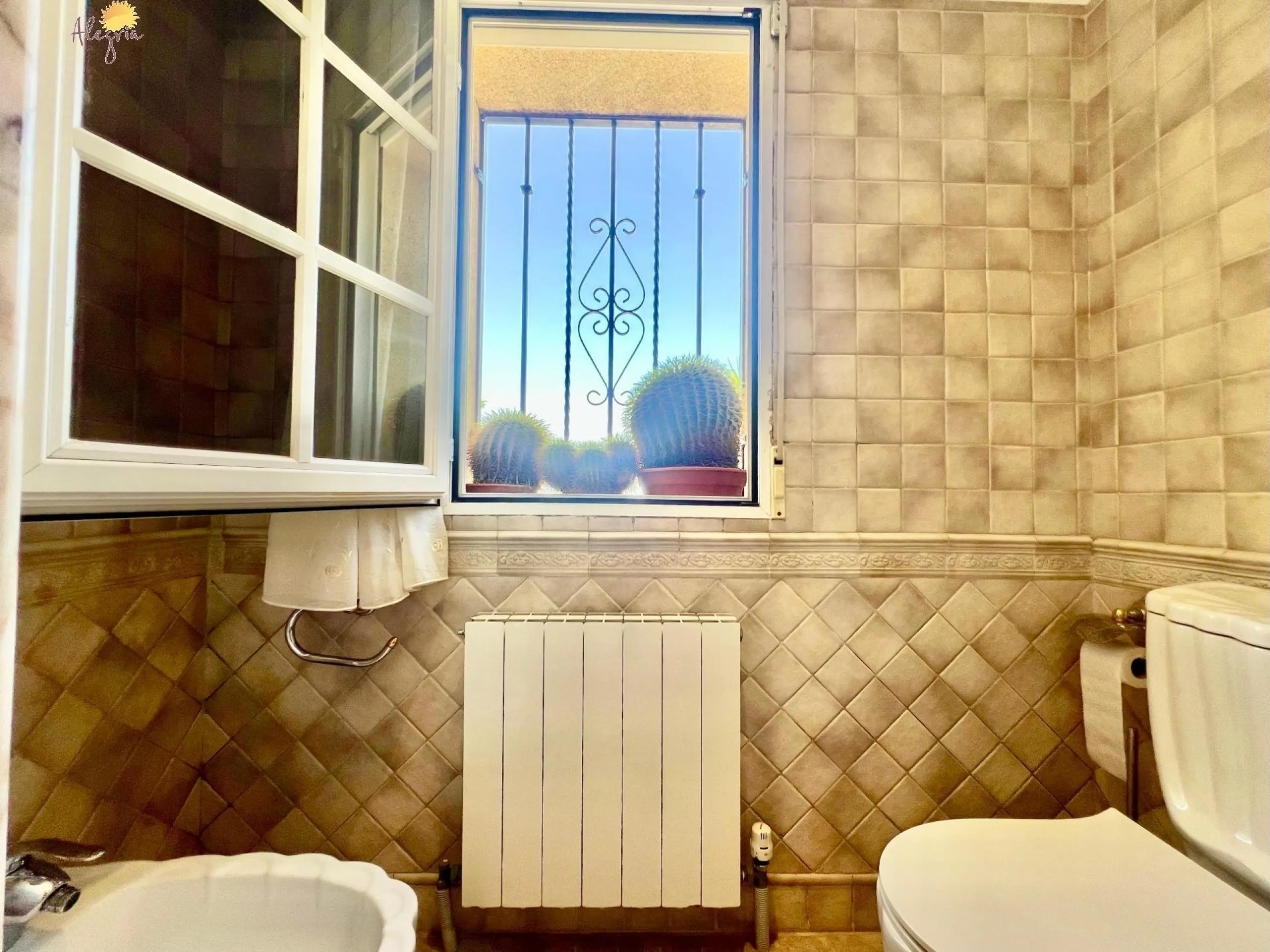 LUXURY AND LIGHT IN LOS BALCONES: YOUR VILLA WITH PRIVATE POOL AND HIGH POTENTIAL