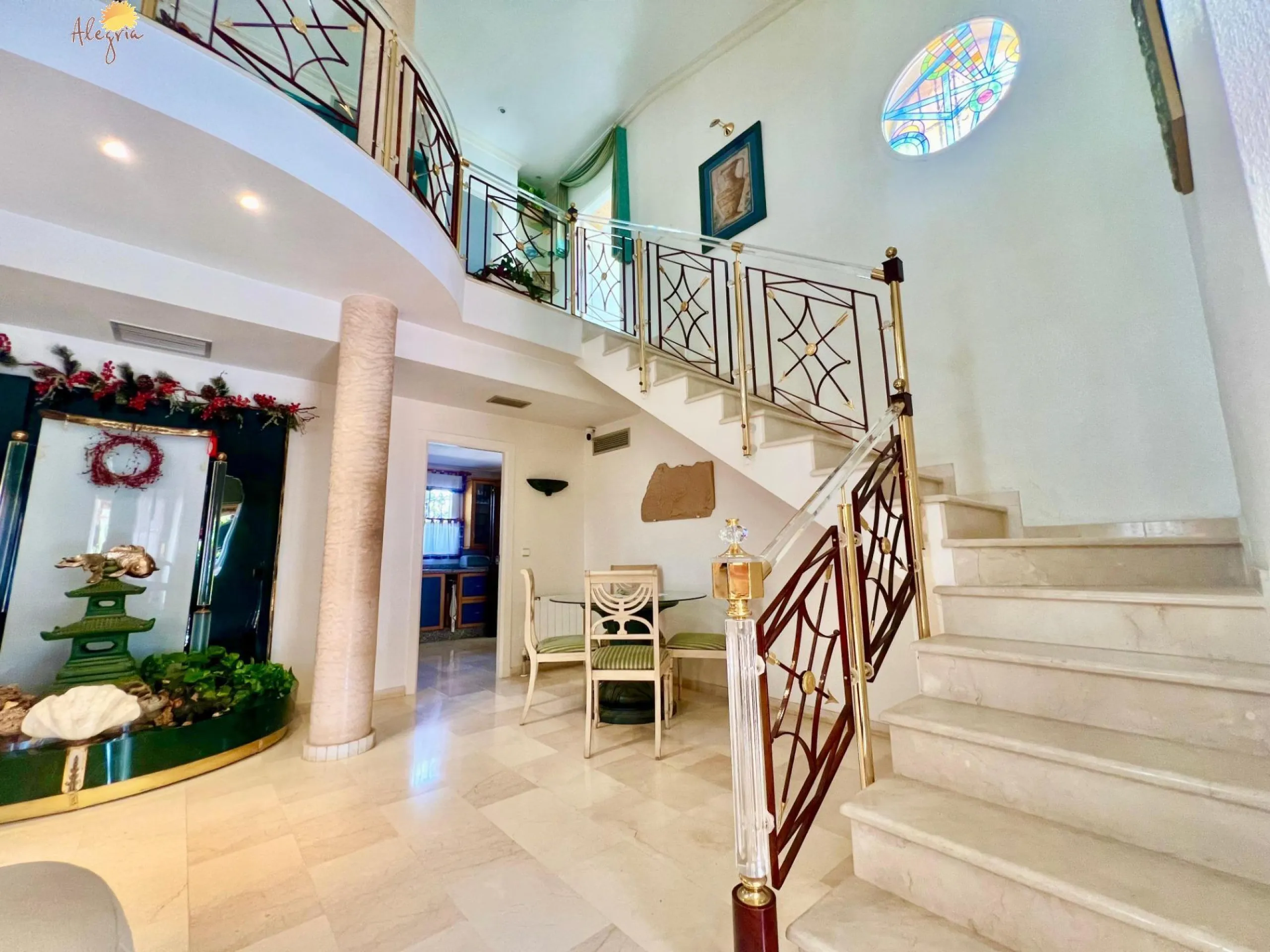 LUXURY AND LIGHT IN LOS BALCONES: YOUR VILLA WITH PRIVATE POOL AND HIGH POTENTIAL