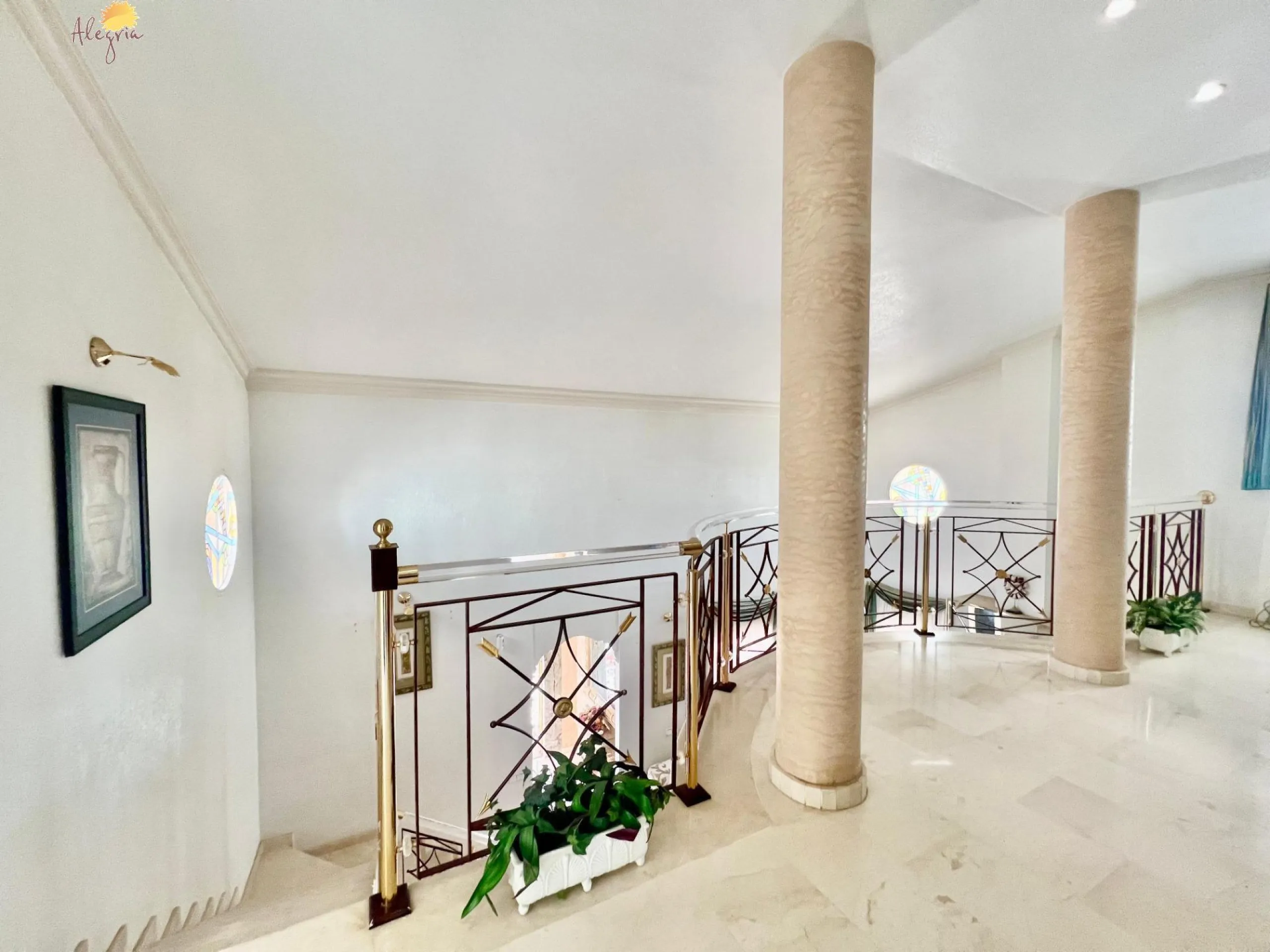 LUXURY AND LIGHT IN LOS BALCONES: YOUR VILLA WITH PRIVATE POOL AND HIGH POTENTIAL