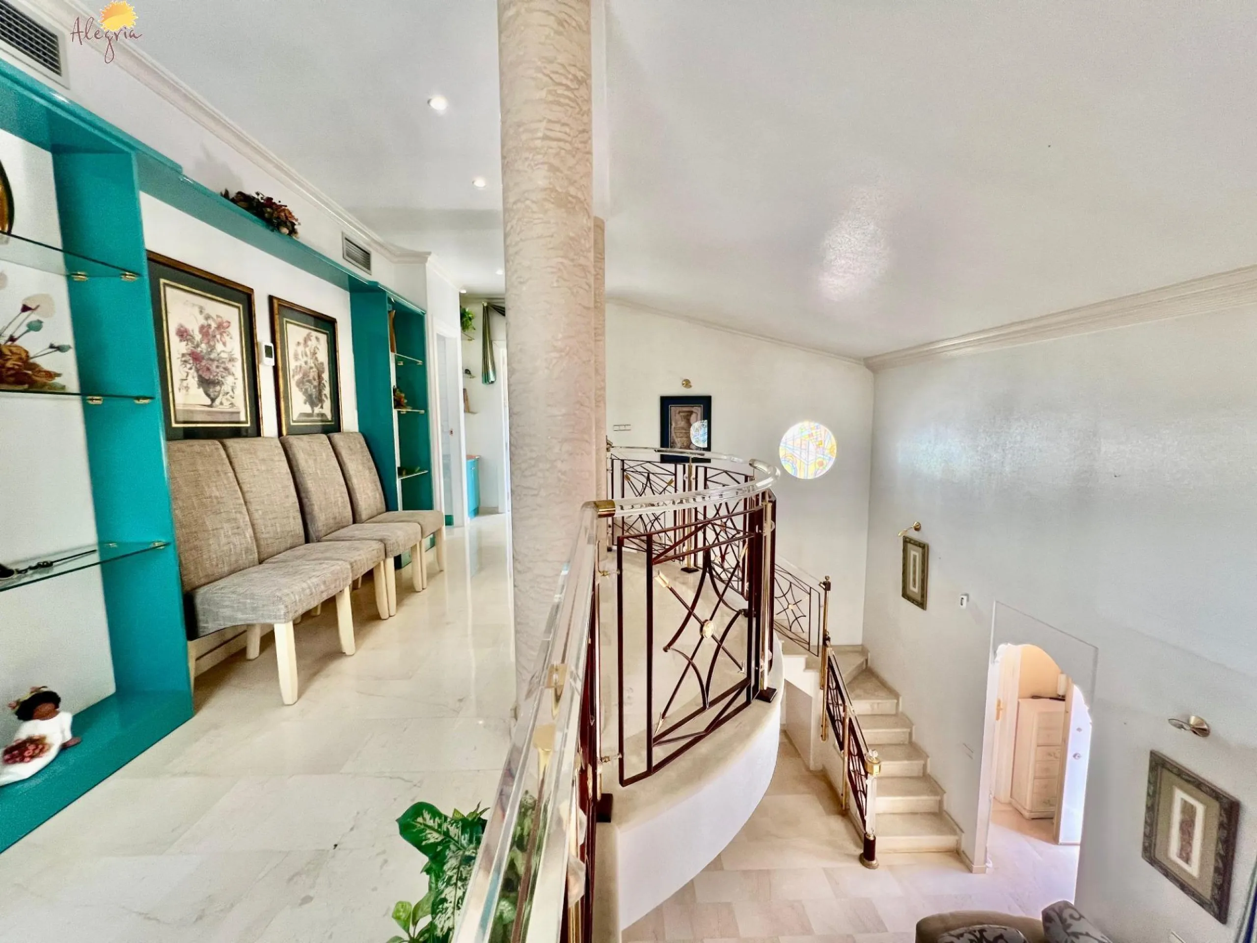 LUXURY AND LIGHT IN LOS BALCONES: YOUR VILLA WITH PRIVATE POOL AND HIGH POTENTIAL
