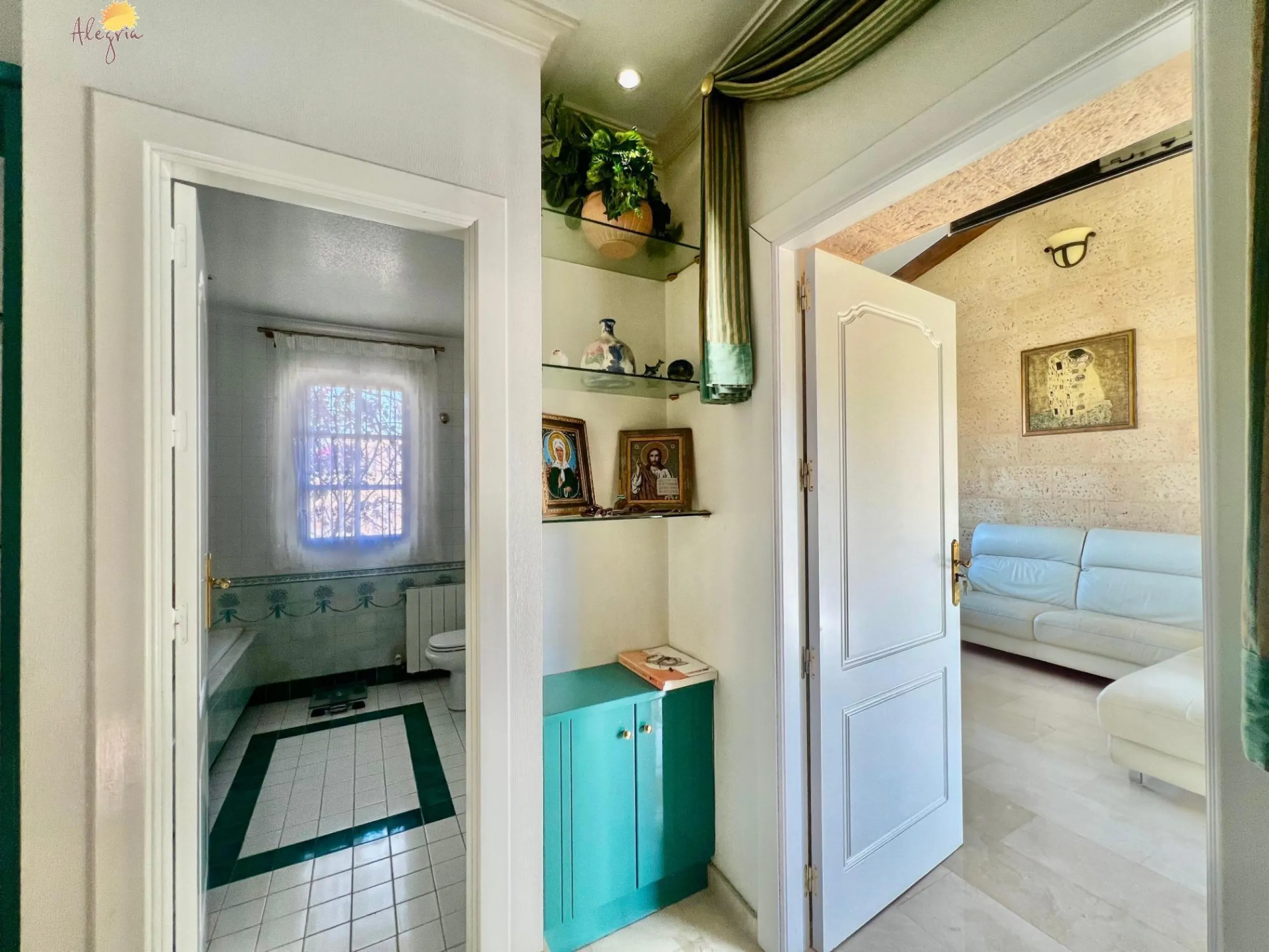 LUXURY AND LIGHT IN LOS BALCONES: YOUR VILLA WITH PRIVATE POOL AND HIGH POTENTIAL