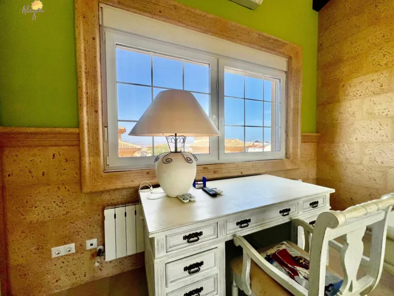 LUXURY AND LIGHT IN LOS BALCONES: YOUR VILLA WITH PRIVATE POOL AND HIGH POTENTIAL
