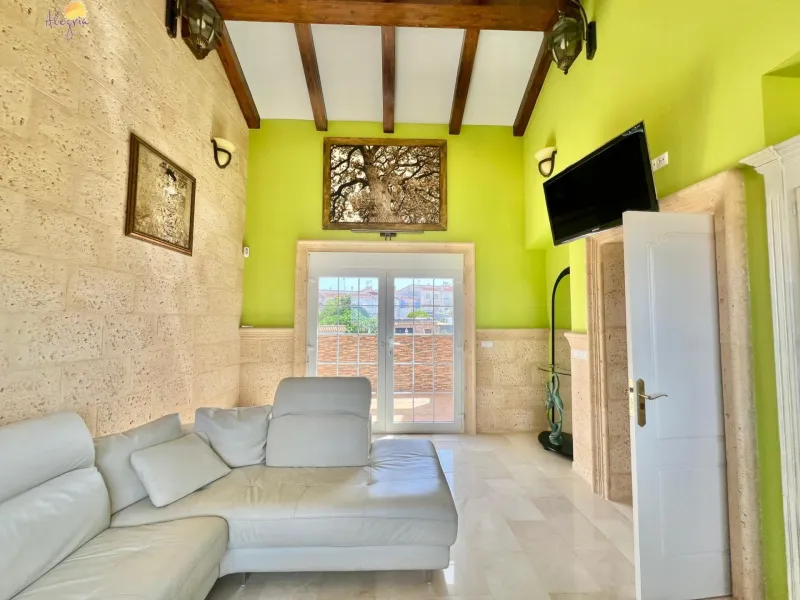 LUXURY AND LIGHT IN LOS BALCONES: YOUR VILLA WITH PRIVATE POOL AND HIGH POTENTIAL