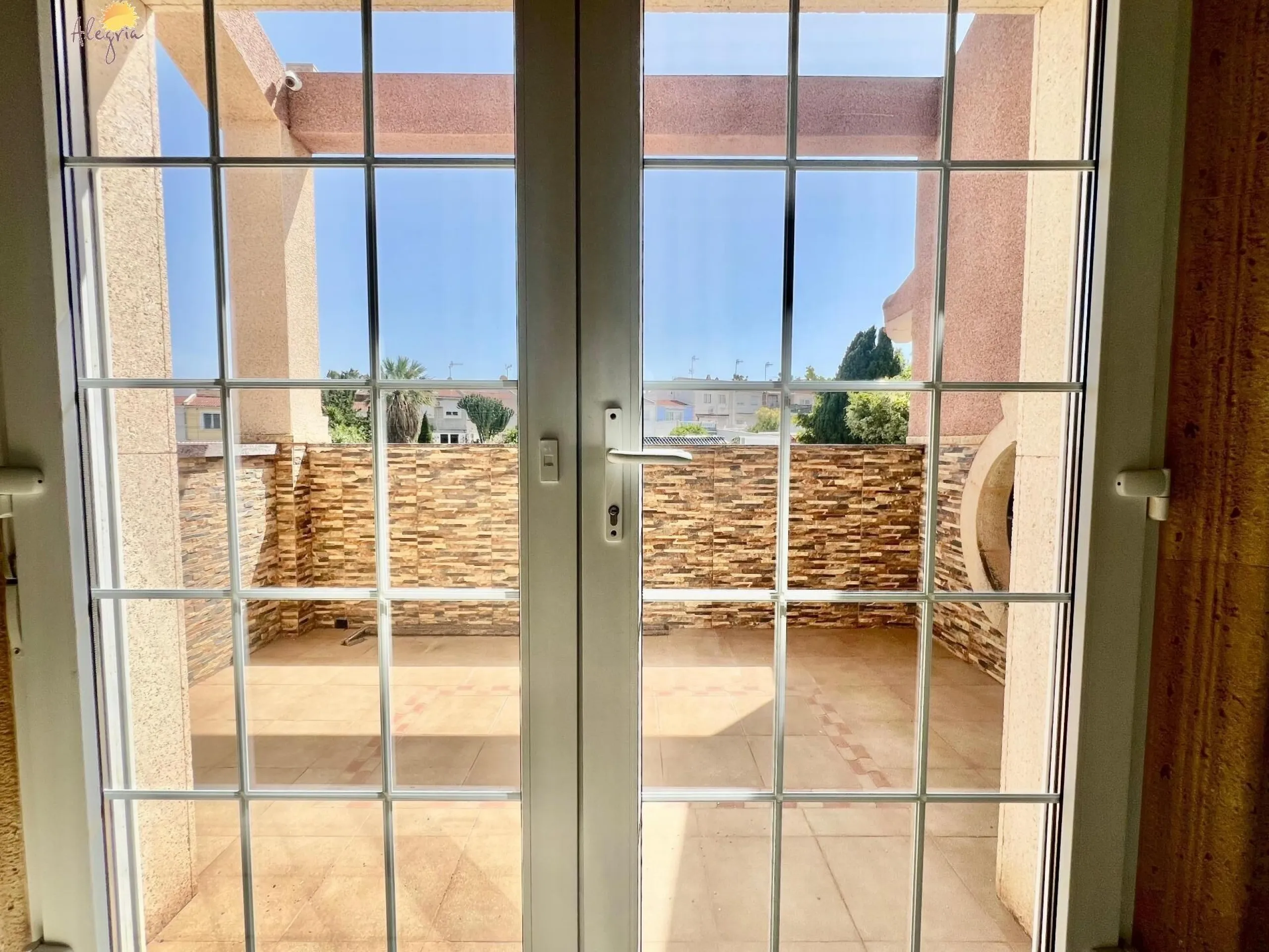 LUXURY AND LIGHT IN LOS BALCONES: YOUR VILLA WITH PRIVATE POOL AND HIGH POTENTIAL