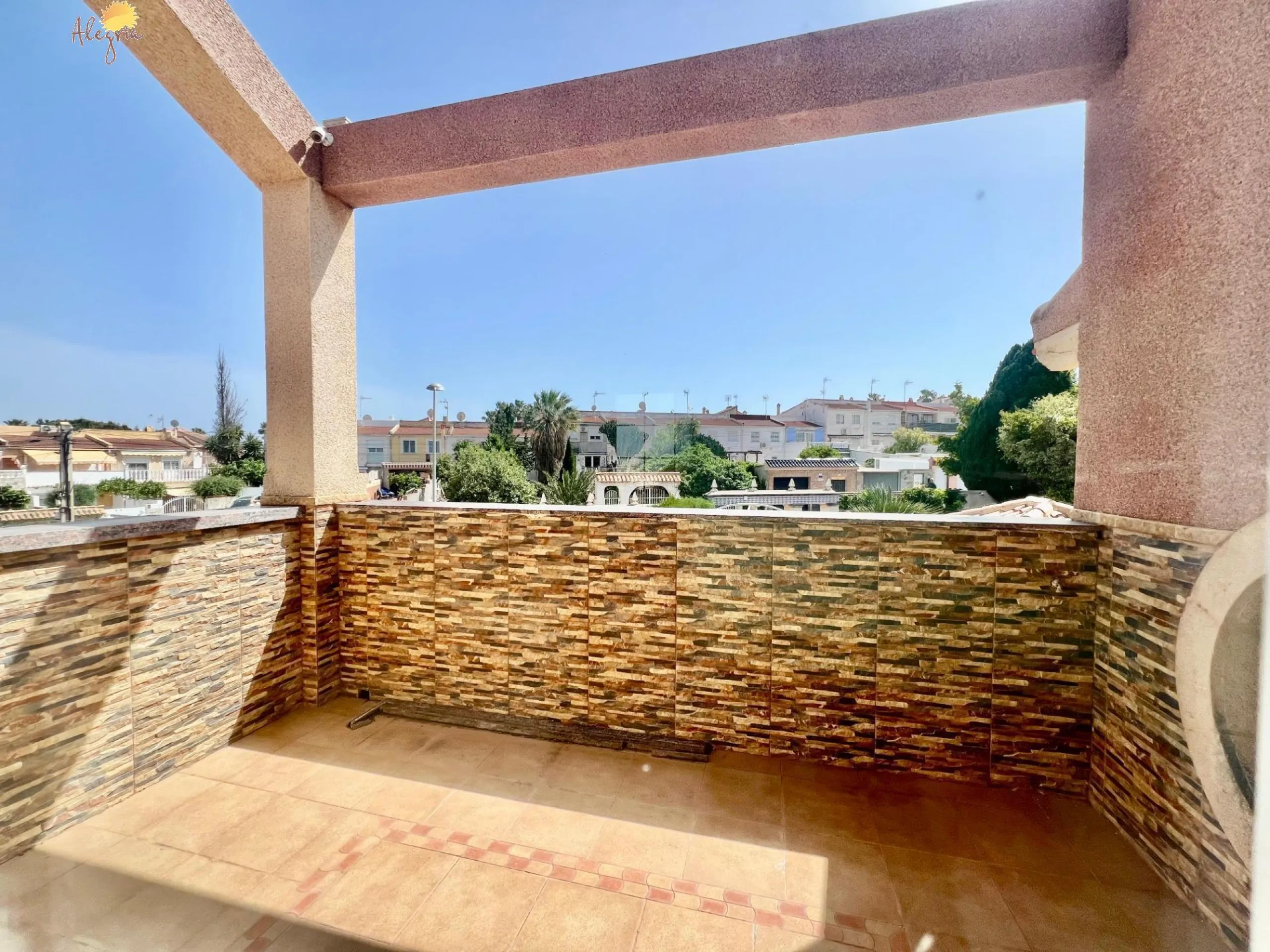 LUXURY AND LIGHT IN LOS BALCONES: YOUR VILLA WITH PRIVATE POOL AND HIGH POTENTIAL