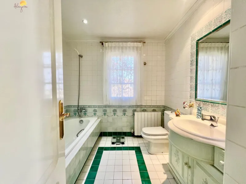 LUXURY AND LIGHT IN LOS BALCONES: YOUR VILLA WITH PRIVATE POOL AND HIGH POTENTIAL