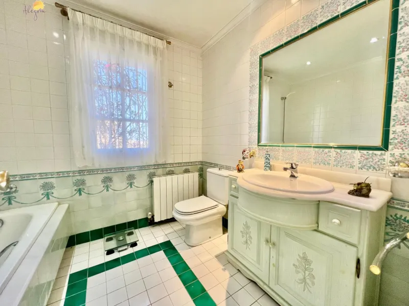 LUXURY AND LIGHT IN LOS BALCONES: YOUR VILLA WITH PRIVATE POOL AND HIGH POTENTIAL