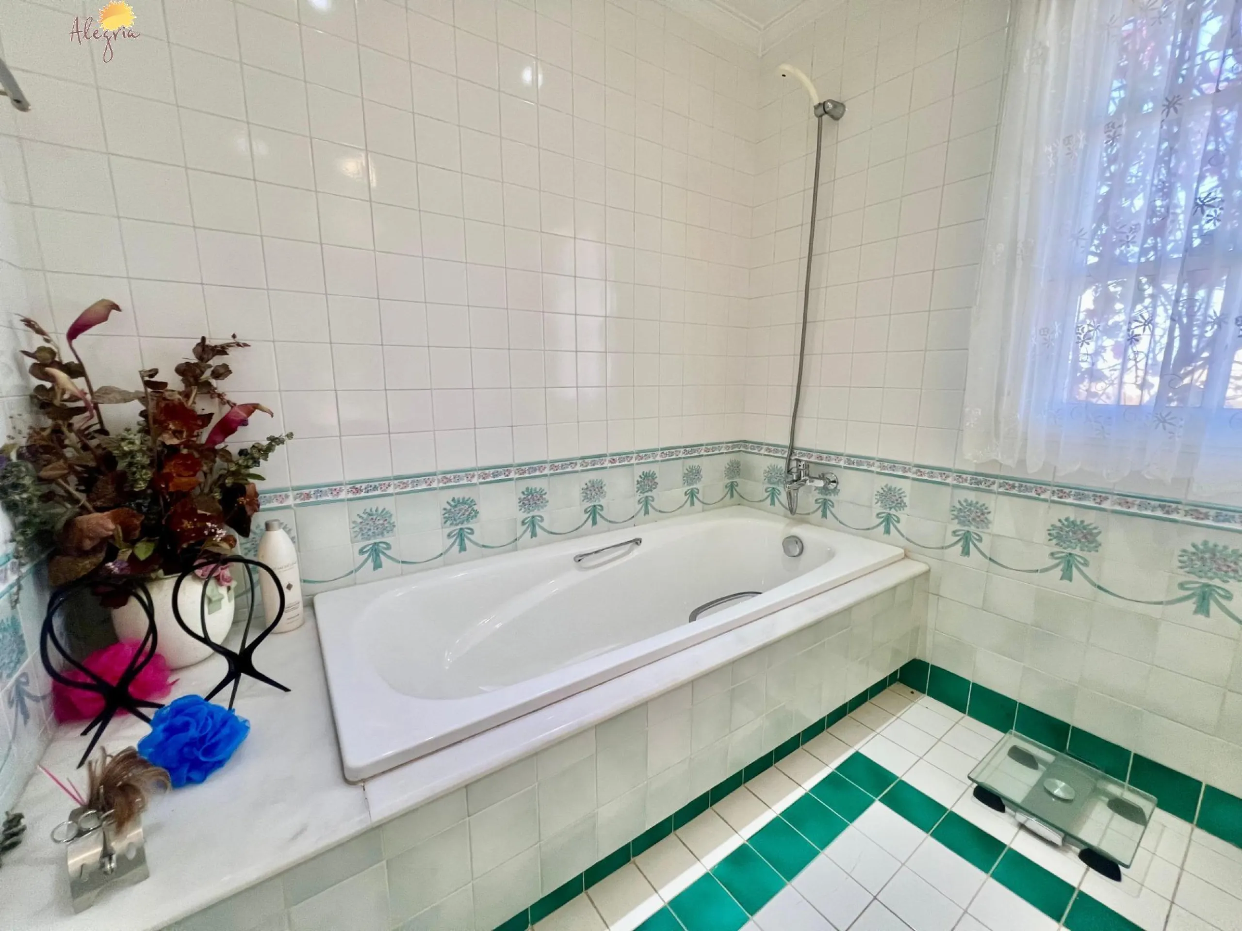 LUXURY AND LIGHT IN LOS BALCONES: YOUR VILLA WITH PRIVATE POOL AND HIGH POTENTIAL