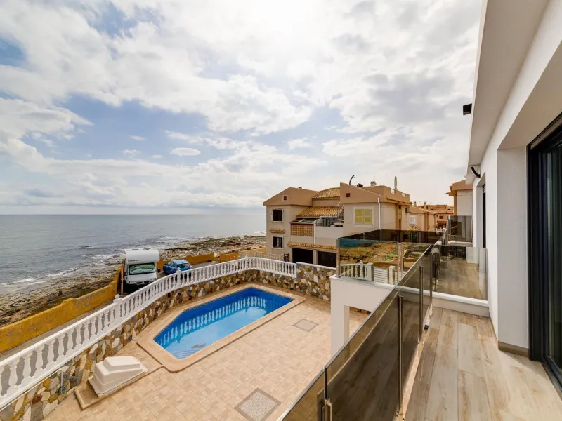Villa en Primera Línea en Torrevieja