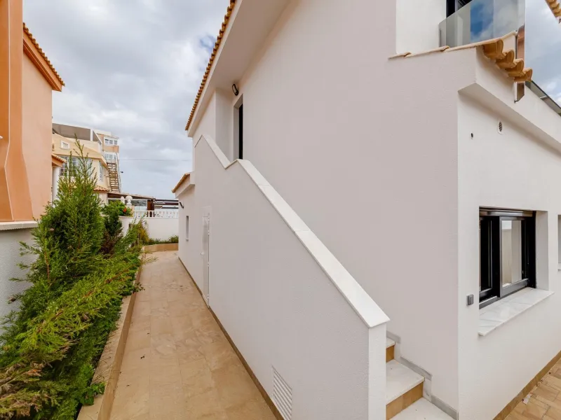 Villa en Primera Línea en Torrevieja