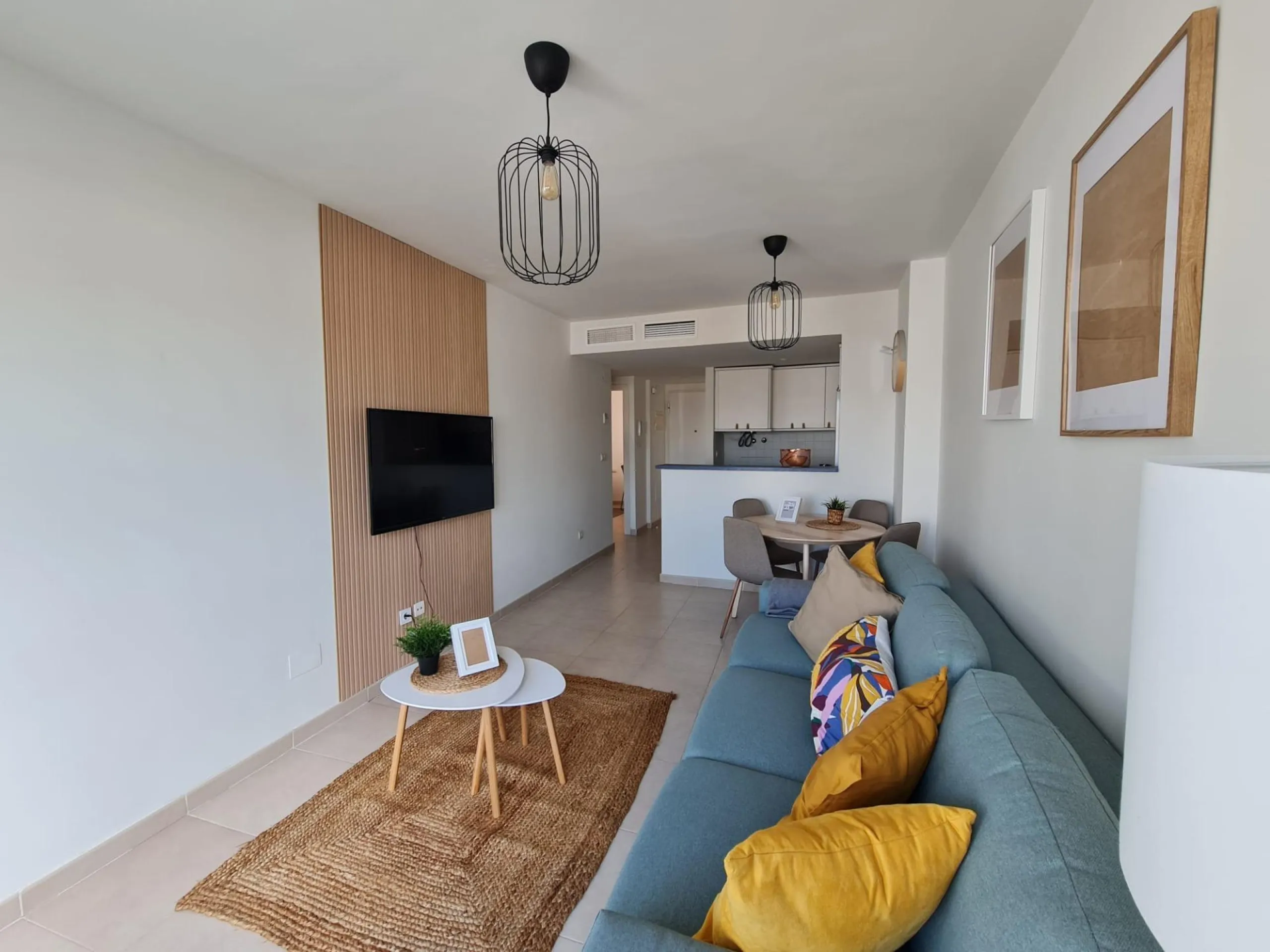SEMINUEVO APARTAMENTO EN ORIHUELA COSTA DE 2 DORM. 2 BAÑOS. PARKING INCLUIDO. PISCINA COMUNITARIA.