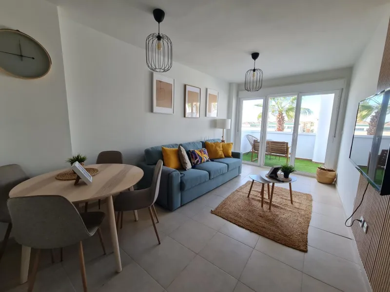 SEMINUEVO APARTAMENTO EN ORIHUELA COSTA DE 2 DORM. 2 BAÑOS. PARKING INCLUIDO. PISCINA COMUNITARIA.