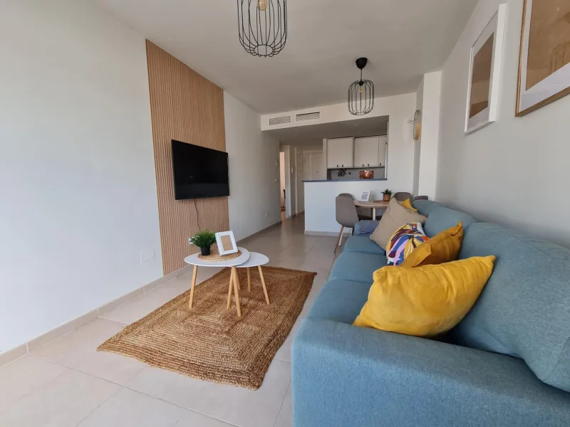 SEMINUEVO APARTAMENTO EN ORIHUELA COSTA DE 2 DORM. 2 BAÑOS. PARKING INCLUIDO. PISCINA COMUNITARIA.