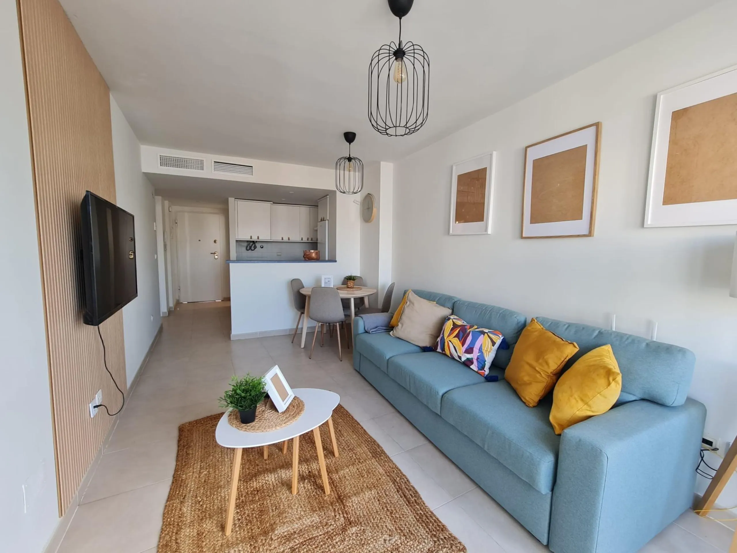 SEMINUEVO APARTAMENTO EN ORIHUELA COSTA DE 2 DORM. 2 BAÑOS. PARKING INCLUIDO. PISCINA COMUNITARIA.