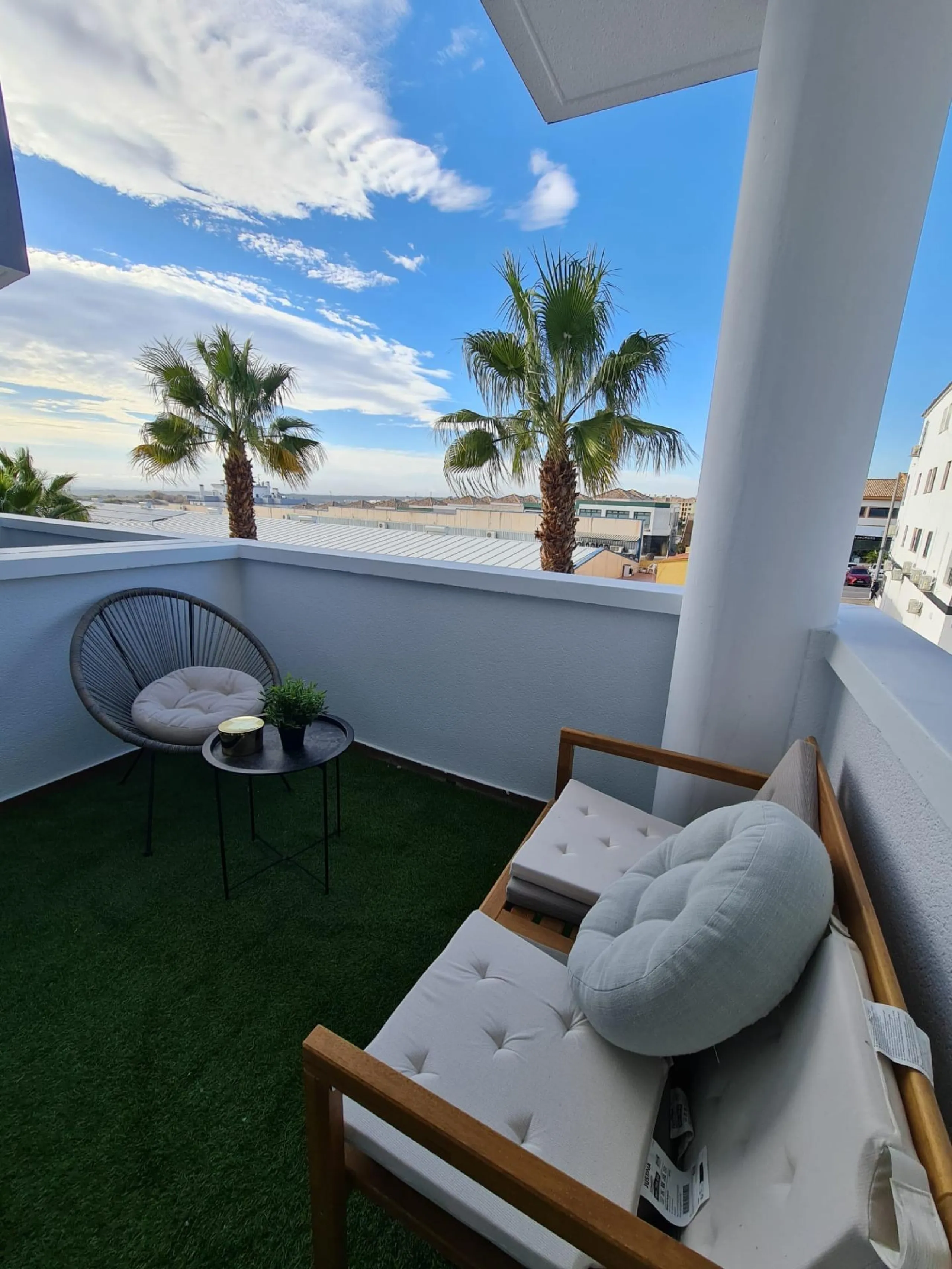 SEMINUEVO APARTAMENTO EN ORIHUELA COSTA DE 2 DORM. 2 BAÑOS. PARKING INCLUIDO. PISCINA COMUNITARIA.
