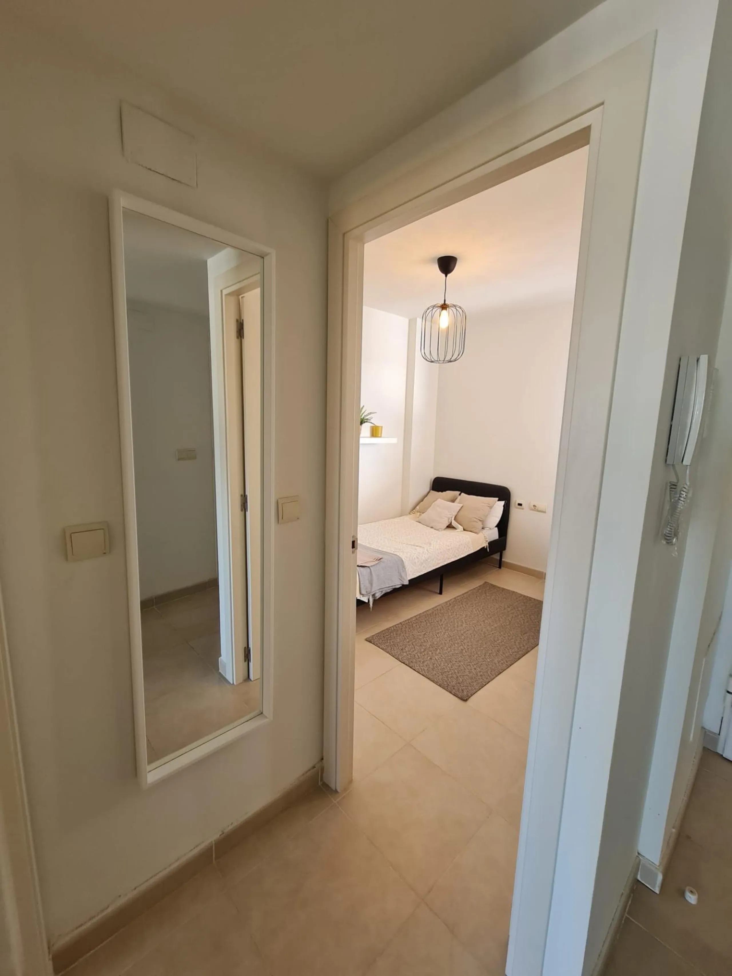 SEMINUEVO APARTAMENTO EN ORIHUELA COSTA DE 2 DORM. 2 BAÑOS. PARKING INCLUIDO. PISCINA COMUNITARIA.