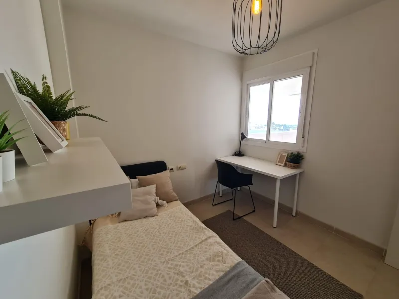 SEMINUEVO APARTAMENTO EN ORIHUELA COSTA DE 2 DORM. 2 BAÑOS. PARKING INCLUIDO. PISCINA COMUNITARIA.